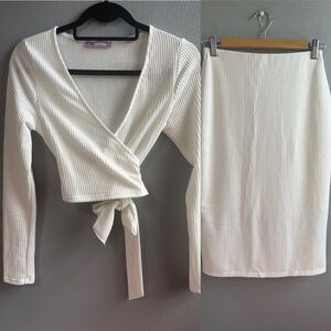 La lavon ribbed wrap around cropped top and pencil midi skirt set. Size Small